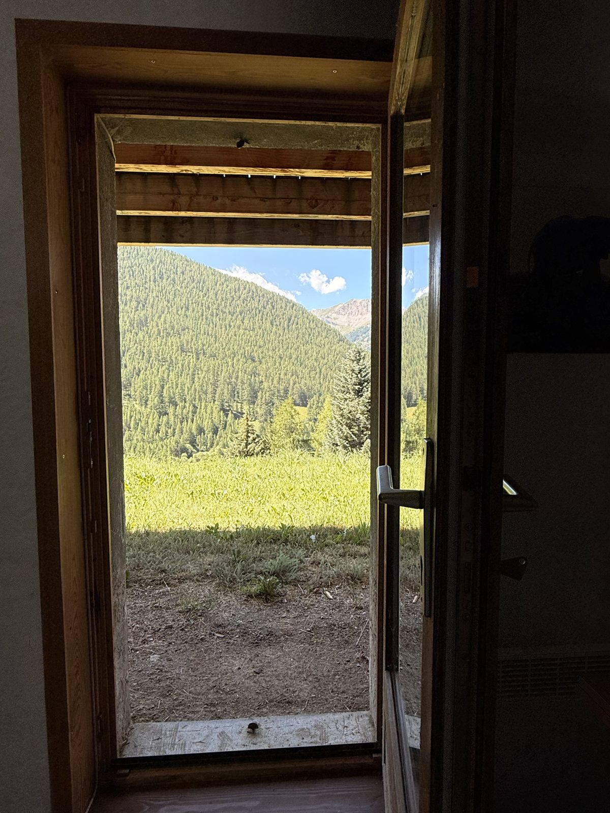 Vue et accès direct au jardin depuis la chambre 4, en rez-de-jardin