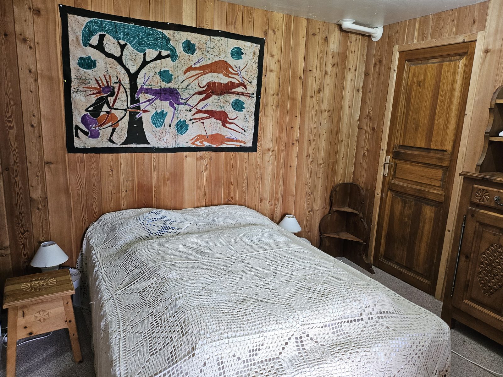 Chambre 4 du chalet au rez-de-jardin, lit double
