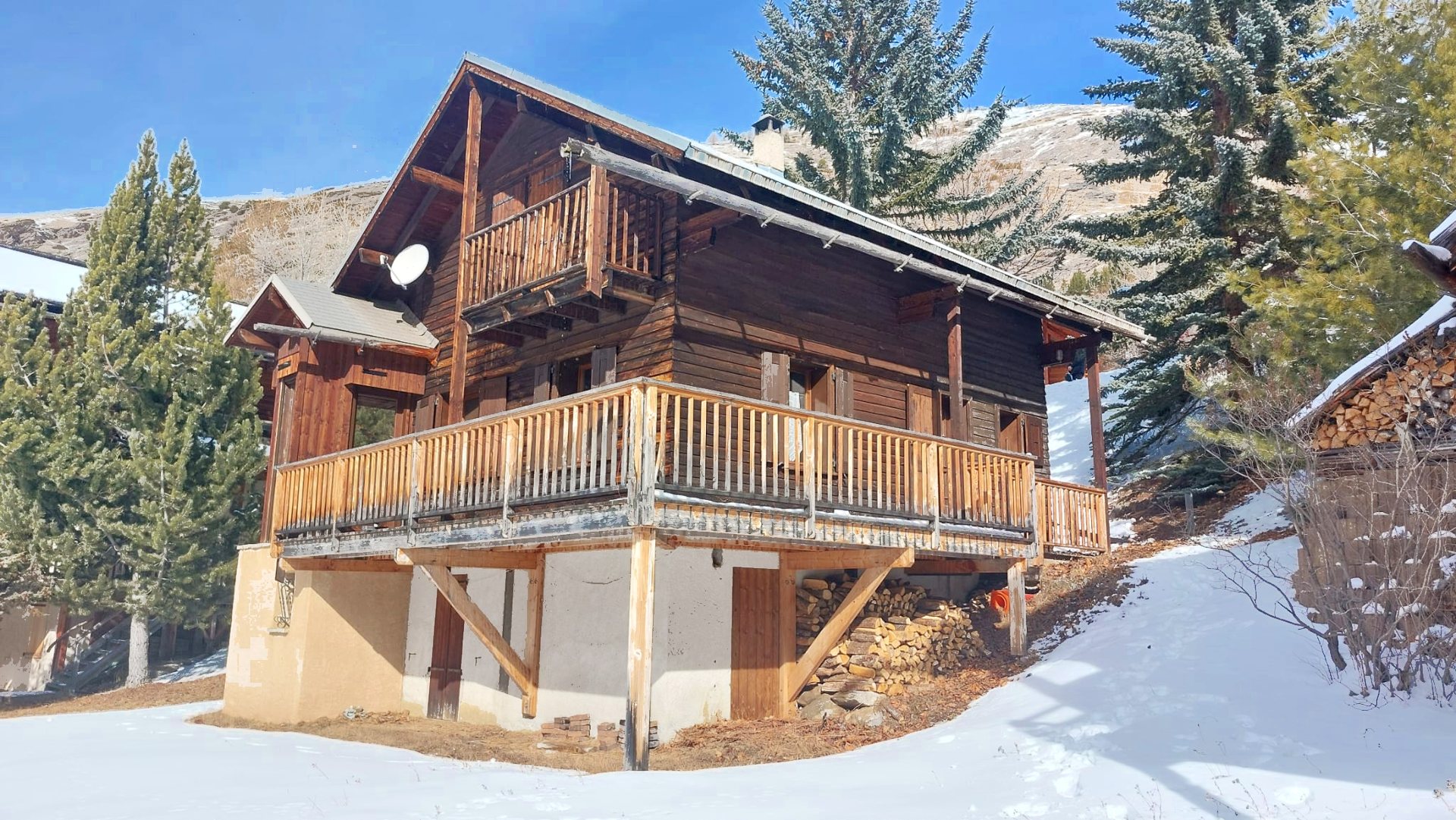 Chalet Leyvoraz sous la neige, location de chalet au ski à Molines-en-Queyras